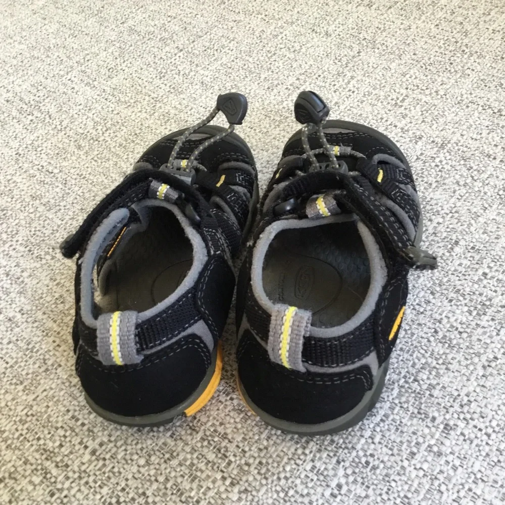 Keen airflow snug durable